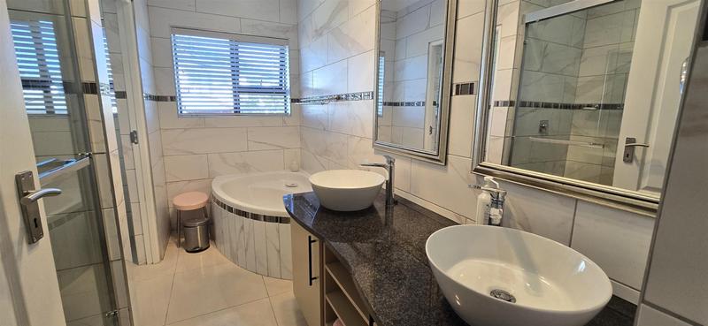 3 Bedroom Property for Sale in Outeniqua Strand Western Cape